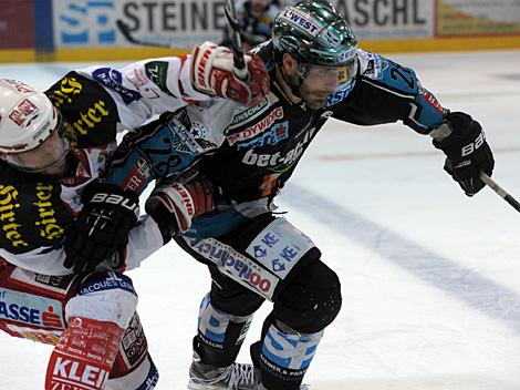 Mike Ouellette, Linz und Johannes Kirisits, KAC, EHC Liwest Black Wings Linz vs. EC KAC Finale 3