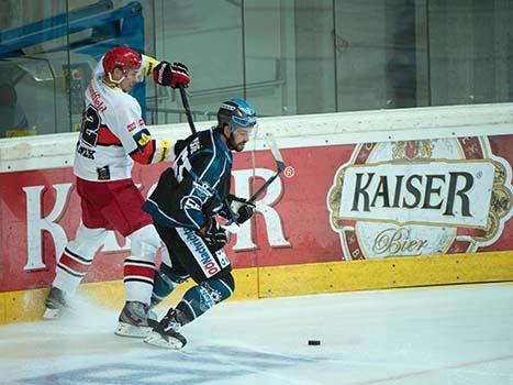 Sebastien Piche, Linz und Jiri Simanek, HK Mountfield, EHC Liwest Black Wings Linz vs HK Mountfield