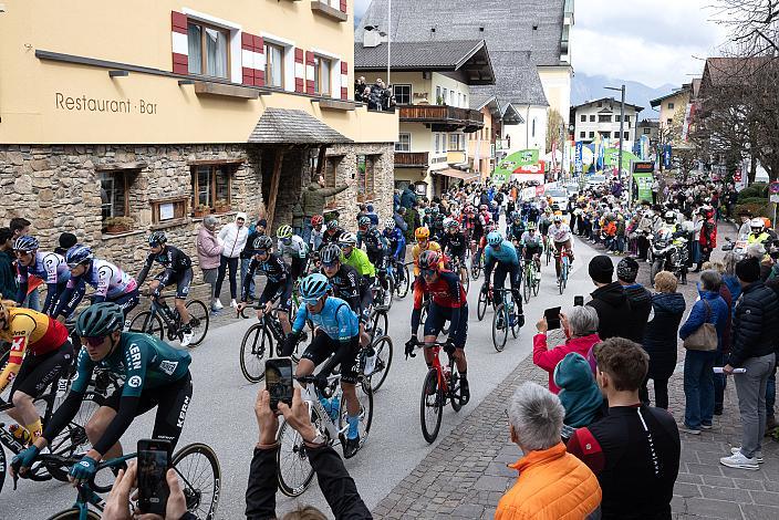 Start in Reith im Alpachtal  46. Tour of the Alps, 1. Etappe, Reith im Alpbachtal - Ritten 165.2km