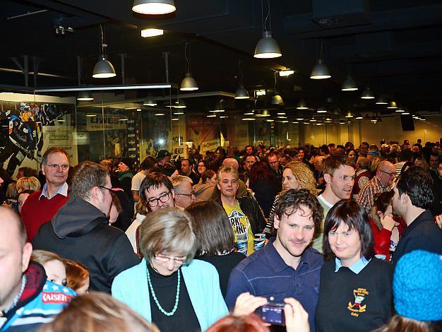 Die Linzer Fans im VIP Club der Keine Sorgen Eisarena.