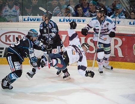 Sebastien Piche, und Brandon Marino, Fehervar AV 19, LinzEHC Liwest Black Wings Linz vs Fehervar AV19