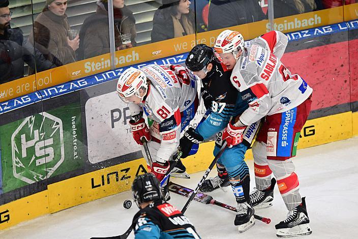 Luka Maver (Steinbach Black Wings Linz), Finn van Ee (EC KAC), Tobias Sablattnig (EC KAC), 41. Runde ICE, Steinbach Black Wings Linz vs EC KAC, Linz AG Eisarena 