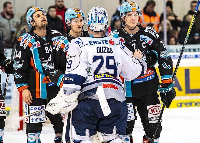 Im Bild: Brian Lebler (EHC Liwest Black Wings Linz), Tormann Michael Ouzas (Hydro Fehervar AV 19),  Eishockey,  EHC Liwest Black Wings Linz vs Hydro Fehervar AV 19