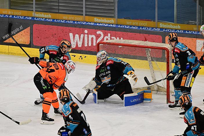 Tormann Rasmus Tirronen (Steinbach Black Wings Linz, Rok Ticar (Moser Medical Graz 99ers)  Play Off Zeit in der Win2Day ICE Hockey League,  1. Viertelfinale, Steinbach Black Wings Linz vs Moser Medical Graz 99ers,  Linz AG Eisarena 