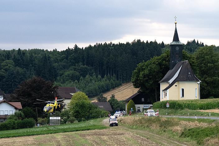 Rettungshubschrauber Versorgung an der Unfallstelle 1. B Etappe Traun - Marchtrenk, Int. OÖ Junioren Oberösterreich Rundfahrt