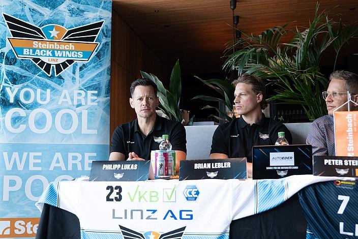 v.l. Head Coach Philipp Lukas (Steinbach Black Wings Linz), Brian Lebler (Steinbach Black Wings Linz), Peter Steinbach (CEO Steinbach Pools), Saisonstart Pressekonferenz, Steinbach Black Wings Linz ,Linz AG Eisarena 