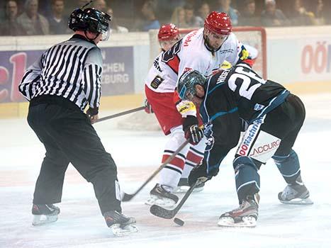 Rob Hisey, Linz, und Roman Kukumberg, Mountfield, Hradec Kralove, EHC Liwest Black Wings Linz vs HK Mountfield