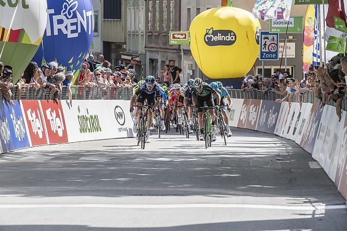 Team Sky, GBR, mit Tao Geoghegan Hart (GBR, Team Sky), gewinnt in Kufstein vor Alexander Aranburu Deba (ESP, Caja Rural - Seguros RGA)