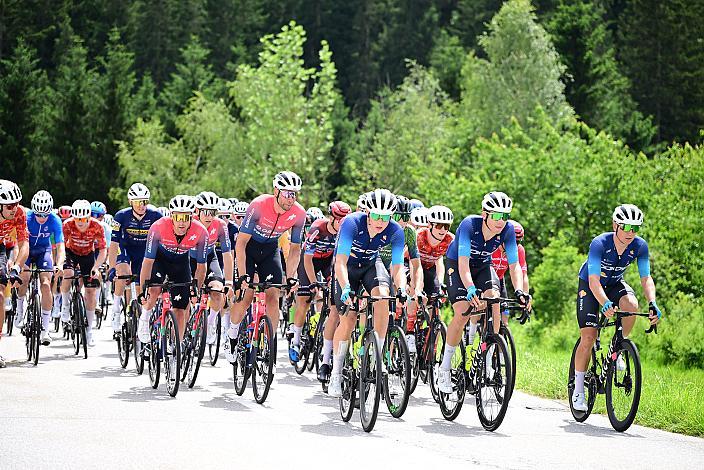 Das Peloton auf der 2. Etappe unterwegs von , Wels nach Aigen - Schlägl, 14. Int. Raiffeisen OÖ-Radrundfahrt UCI Kat. 2.2