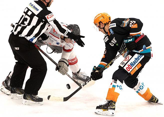 Mitchell Hults (iClinic Bratislava Capitals), Marco Brucker (Steinbach Black Wings 1992), Black Wings Linz vs iClinic Bratislava Capitals , Eishockey, Bet at Home ICE Hockey League