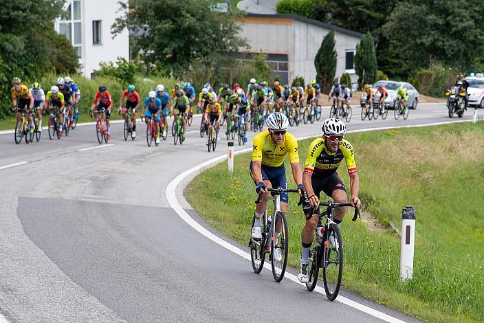 Daan Soete (BEL, Team Deschacht - Group Hens - Containers Maes) im Gelben Trikot des Gesamtführenden, Alexis Guerin (FRA, Team Vorarlberg) Eferding - Niederkappel,  Int. Raiffeisen Oberösterreich Rundfahrt UCI Kat. 2.2