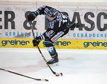 Joel Broda (EHC Liwest Black Wings Linz) EHC Liwest Black Wings Linz vs HC TWK Innsbruck Die Haie