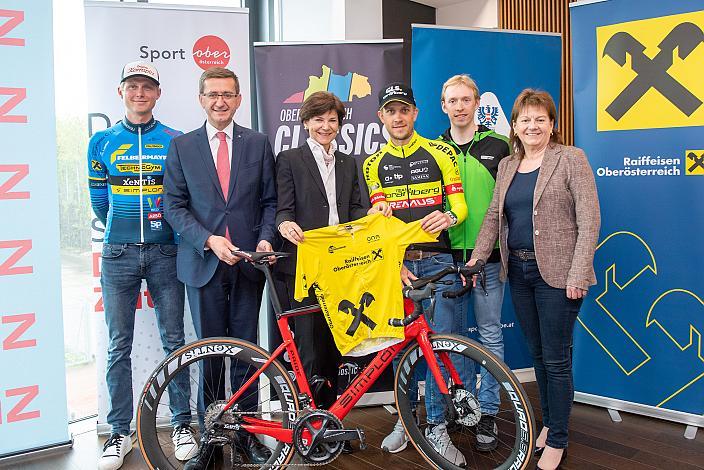 v.l. Moran Vermeulen (AUT, Team Felbermayr Simplon Wels), Wirtschafts- und Sport-Landesrat Markus Achleitner (Oberösterreich), Michaela Keplinger-Mitterlehner (RLB OÖ, Generaldirektor Stellvertreterin), Riccardo Zoidl (AUT, Team Vorarlberg), Rainer Kepplinger (AUT, Hrinkow Advarics), Vizebürgermeisterin Karin Hörzing, Stadt Linz, Pressekonferenz Int. Raiffeisen Oberösterreich Rundfahrt (UCI Kat. 2.2), Olympiazentrum Linz