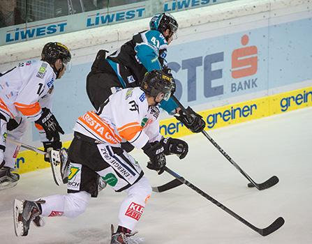 Mario Altmann (EHC Liwest Black Wings Linz) EHC Liwest Black Wings Linz vs Graz 99ers