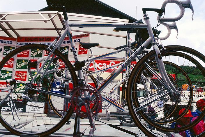 Team Banesto Pinarello Rennräder am Monte Bodone,14. Etappe, Corvara to Monte Bondone