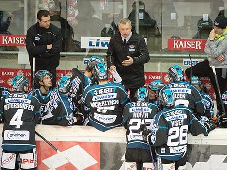 Trainer Robert Daum, Linz EHC Liwest Black Wings Linz vs HC TWK Innsbruck