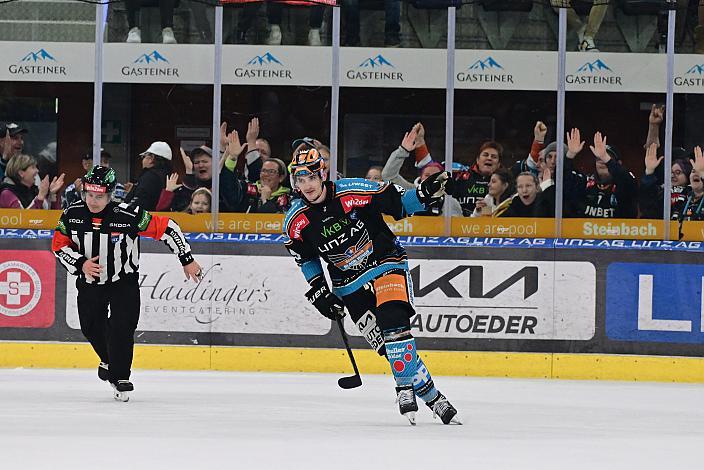 Graham Knott (Steinbach Black Wings Linz) feiert  Win2Day ICE Hockey League,  Steinbach Black Wings Linz vs Moser Medical Graz 99ers,  Linz AG Eisarena 