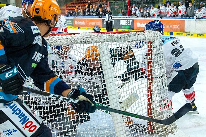 Will Pelletier (Steinbach Black Wings 1992), Dennis Yan (Steinbach Black Wings 1992) Steinbach Black Wings 1992 vs HC TWK Innsbruck  , Eishockey, Bet at Home ICE Hockey League