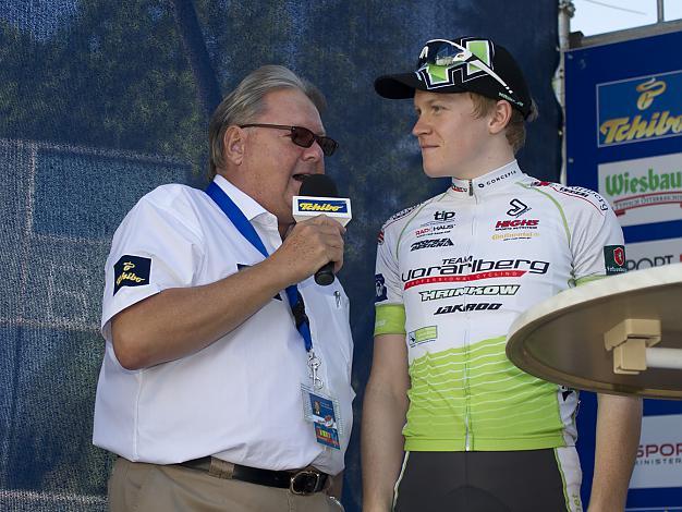 Dominik Hrinkow. Team Vorarlberg im Gespraech mit Toursprecher Harry Mayer.