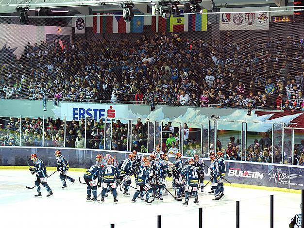 Zahlreiche Fans der Linzer in Salzburg, EC Red Bull Salzburg vs EHC Liwest Black Wings Linz, Halbfinale, Semifinale, Play-Offs 