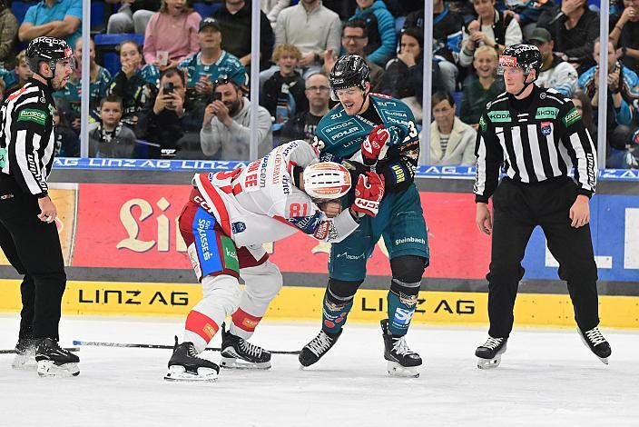 Finn van Ee (EC KAC) kämpft mit Patrick Söllinger (Steinbach Black Wings Linz), 8. Runde ICE, Steinbach Black Wings Linz vs EC KAC, Linz AG Eisarena 