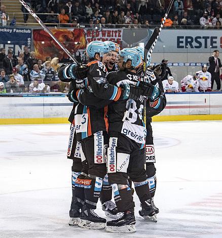 Linz feiert den 5 zu 4 Overtime Sieg,  Red Bull Salzburg vs EHC Liwest Black Wings Linz