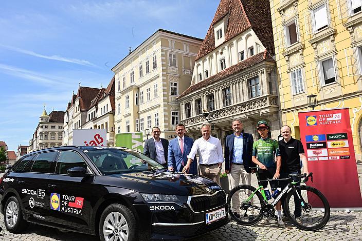 v.l. Ing. Markus Vogl Bürgermeister der Stadt Steyr, Wirtschafts- und Sport-Landesrat Markus Achleitner (Oberösterreich), Thomas Pupp (Tour Direktor, Tour of Austria)