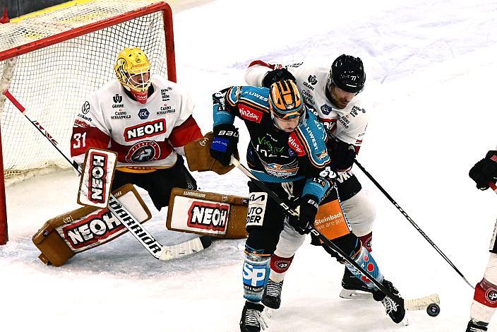 Julian Pusnik (Steinbach Black Wings Linz), Tormann David Madlener (Pioneers Vorarlberg),  Win2Day ICE Hockey League,  Steinbach Black Wings Linz vs  Pioneers Vorarlberg,  Linz AG Eisarena 