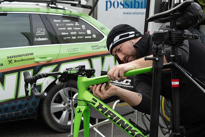 Mechaniker Rakus Nejc (SLO) Team Hrinkow Advarics, Trainingscamp Porec, Kroatien, Team Hrinkow Advarics Cycleang, UCI Continental Team, 