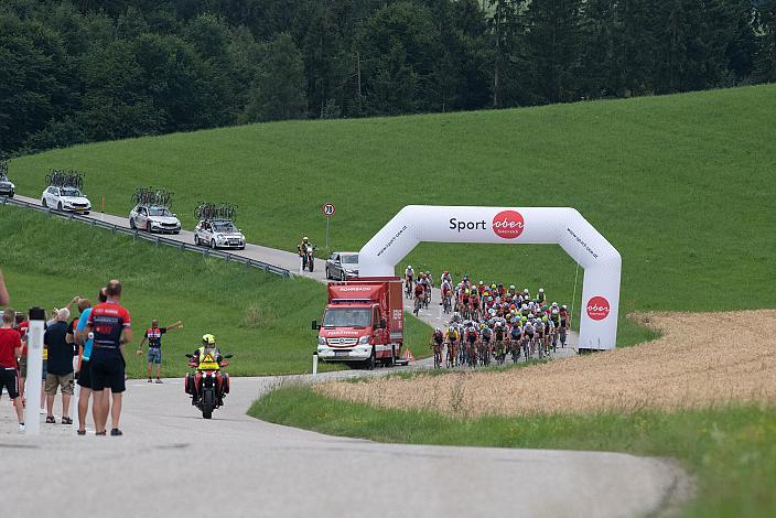 Das Fahrerfeld vor Rohrbach 46. Int. Keine Sorgen,  Junioren Rundfahrt UCI Kat. MJ 2.1, 2. Etappe Rohrbach - Rohrbach