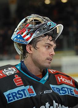 #32 Alex Westlund, Tormann, Liwest Black Wings Linz, Spieler des Abends beim Interview.