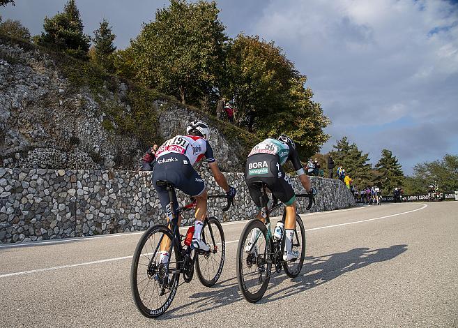 Vincenzo Nibali (ITA, Trek - Segafredo), Patrick Gamper (AUT, Bora - Hansgrohe), die Spitzengruppe enteilt  Stage 15,  Base Aerea Rivolto  ›  Piancavallo   (185k) 15. Etappe, 103. Giro d Italia 