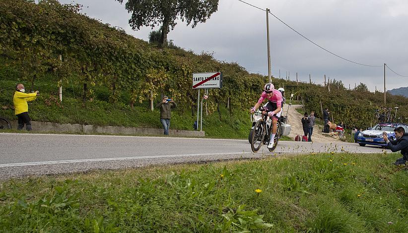 Joao Almeida (POR, Deceuninck - Quick Step) im Rosa Trikot, Conegliano - Valdobbiadene (Prosecco Superiore Wine Stage)  14. Etappe, 103. Giro d Italia