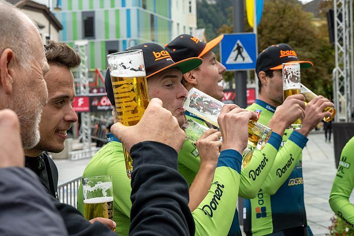 Team Hrinkow Advarics feiert  Radsport, Herren Radliga, Kufstein, Tirol, Radliga Finale 2022 