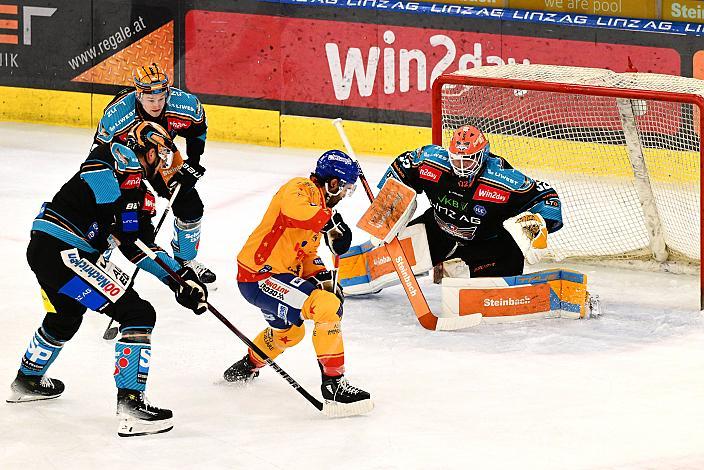  Greg Moro (Steinbach Black Wings Linz)., Alexander Joseph Ierullo (Migross Supermercati Asiago Hockey 1935), Tormann Rasmus Tirronen (Steinbach Black Wings Linz) Win2Day ICE Hockey League,  Steinbach Black Wings Linz vs Migross Supermercati Asiago Hockey,  Linz AG Eisarena 