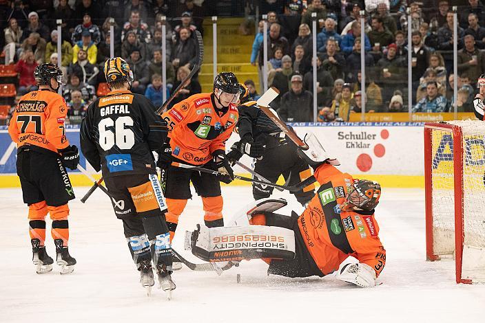 Stefan Gaffal (Steinbach Black Wings Linz), Brian Lebler (Steinbach Black Wings Linz), Tormann Christian Engstrand (Moser Medical Graz 99ers)  Steinbach Black Wings Linz vs Moser Medical Graz 99ers, 24. Runde, ICE Hockey League, Steinbach Black Wings Linz, Linz AG Eisarena 