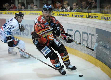 Daniel Oberkofler Liwest Black Wings Linz im Match gegen, SAPA Fehervar AV19