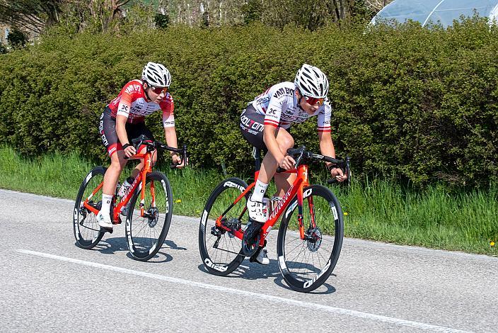 Damen Siegerpodest v.r. 2. Platz Kathrin Schweinberger (AUT ÖAMTC Radclub Tirol), Siegerin Christina Schweinberger (AUT ÖAMTC Radclub Tirol) Damen Radliga, 69. Kirschblütenrennen Wels, Oberösterreich
