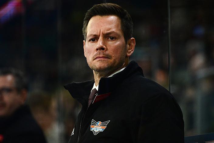 Head Coach Philipp Lukas (Steinbach Black Wings Linz)  Win2Day ICE Hockey League,  Steinbach Black Wings Linz vs EC Red Bull Salzburg,  Linz AG Eisarena 