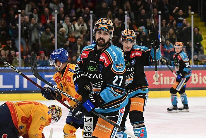 Shawn St.Amant (Steinbach Black Wings Linz) feiert sein Tor,  Win2Day ICE Hockey League,  Steinbach Black Wings Linz vs  Migross Supermercati Asiago Hockey 1935,  Linz AG Eisarena 