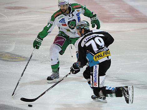 Gregor Baumgartner, Linz und Brad Cole, Laibach, EHC Liwest Black Wings Linz vs. HDD Tilia Olimpija Ljubljana, 3. Semifinale