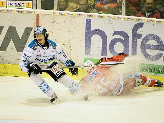 Franklin MacDonald  (Liwest Black Wings Linz) und David Schuller (EC KAC), EC KAC vs EHC Liwest Black Wings Linz, Spiel 6, Play-Offs, Semifinale 