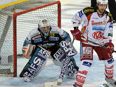 Alex Westlund, Linz und Christoph Brandner, KAC. EHC Liwest Black Wings Linz vs. EC KAC Finale 1