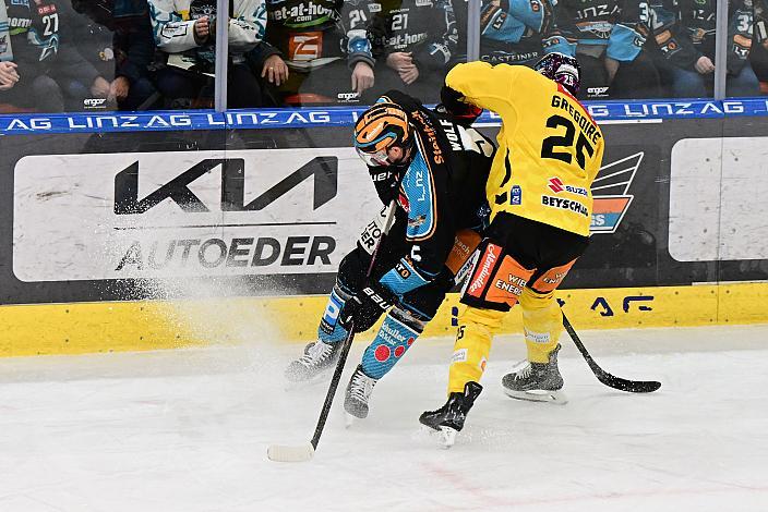 Raphael Wolf (Steinbach Black Wings Linz), Jeremy Gregoire (spusu Vienna Capitals)  Win2Day ICE Hockey League,  Steinbach Black Wings Linz vs Spusu Vienna Capitals,  Linz AG Eisarena 