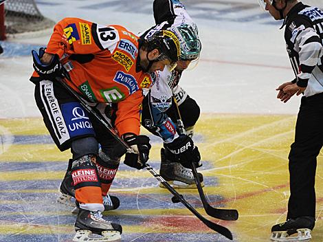 Mike Ouellette Linz und Zdenek Blatny, GrazEHC Liwest Black Wings Linz vs. Moser Medical Graz 99ers