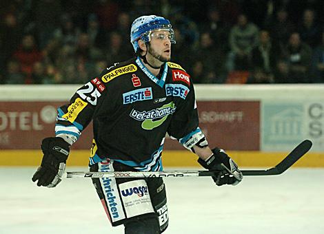 #25 Mark Szuecs, Stuermer, Liwest Black Wings Linz 