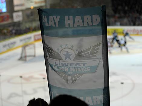 Die Fans der Linzer, EHC Liwest Black Wings Linz vs. EC KAC Finale 1