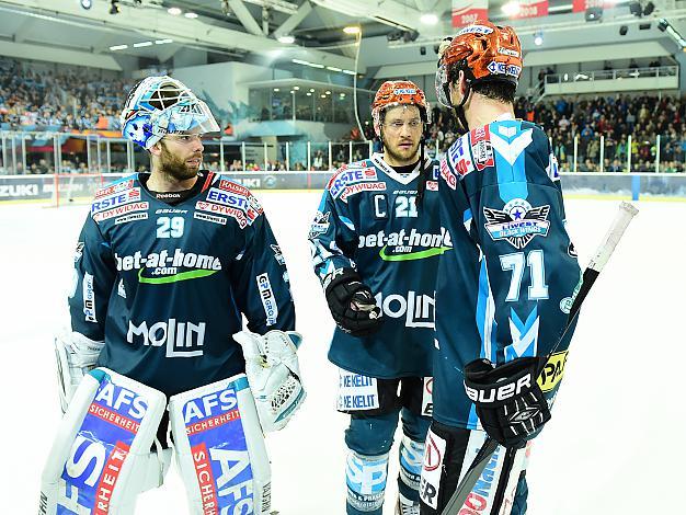 v.l. Michael Ouzas, Philipp Lukas, Pat Leahy, linz EC Red Bull Salzburg vs EHC Liwest Black Wings Linz, Halbfinale, 3. SF Semifinale, Play-Offs