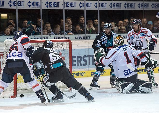 Stefan Gaffal (EHC Liwest Black Wings Linz) scort,  EHC Liwest Black Wings Linz vs KHL Medvescak Zagreb, 4. Viertelfinale