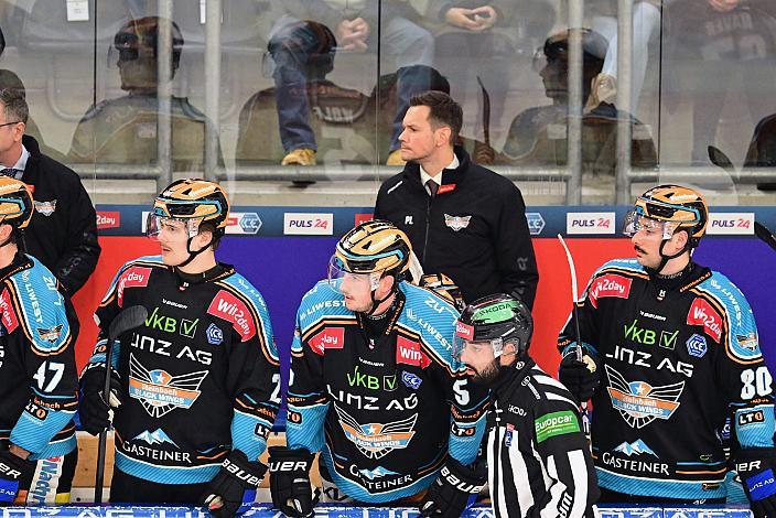 Head Coach Philipp Lukas (Steinbach Black Wings Linz)  Win2Day ICE Hockey League,  Steinbach Black Wings Linz vs HC Pustertal Wölfe,  Linz AG Eisarena 